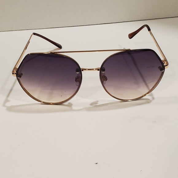 Anna & Ava sunglasses from Dillards - Picture 3 of 5